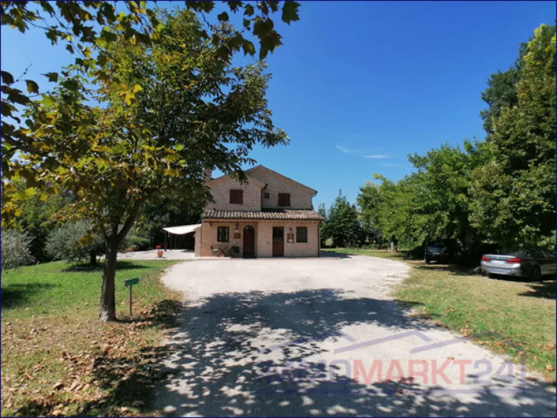  - Haus kaufen in Fermo - ***Zertifizierter Bio-Bauernhof mit großer Landfläche, Nebengebäude, im idyllischen Fermo***