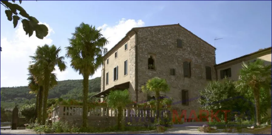  - Haus kaufen in Faedo - ***Schönes historisches Steinhaus, zur Zeit für touristische Zwecke genutzt, mit 5 Hektar Land***