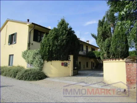  - Haus kaufen in Oleggio - ***Paradies für Pferdeliebhaber, Stallungen, Reithalle und vier Hektar Landfläche, in Piemonte***