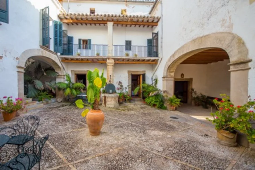  - Haus kaufen in Marratxí / sa Cabaneta - Riesige historische Finca mit ca. 4.000 bebauter Fläche und 1.200.000 m² Land in der Nähe von Palma