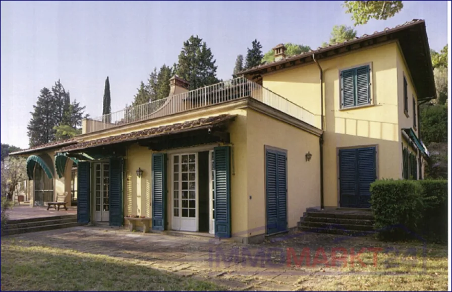  - Haus kaufen in Firenze - ***Stilvolle Villa mit Panoramaterrasse in Florenz, mit Park vom renommierten Landschaftsarchitekten***