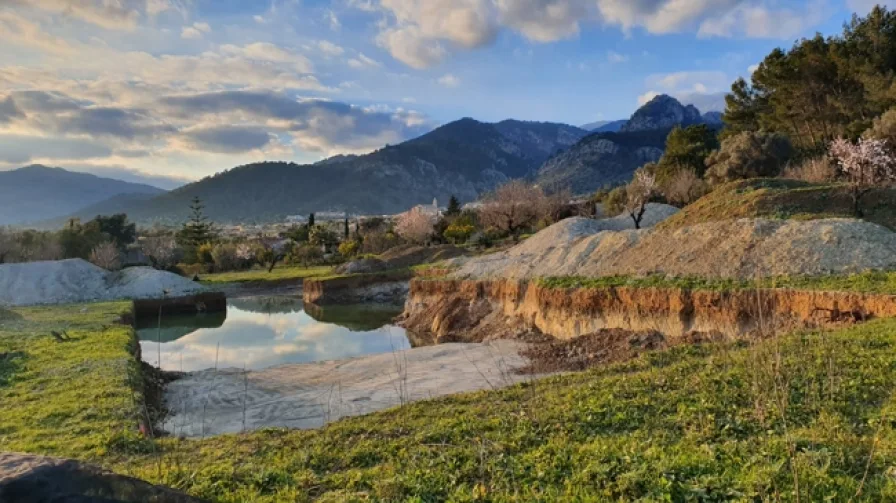  - Grundstück kaufen in Selva - Mallorca Genehmigtes lizenziertes rustikales Finca -Projekt auf Grundstück mit Traumaussicht zu verkaufen