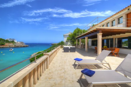  - Haus kaufen in Felanitx - Villa in 1. Meereslinie mit Ferienvermietungslizenz in Cala Marsal auf Mallorca zu verkaufen