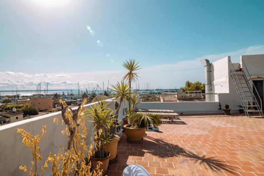  - Wohnung kaufen in Palma de Mallorca - Mallorca einzigartiges Penthouse in bester Lage von Santa Catalina mit Blick über das Meer und Gebirge