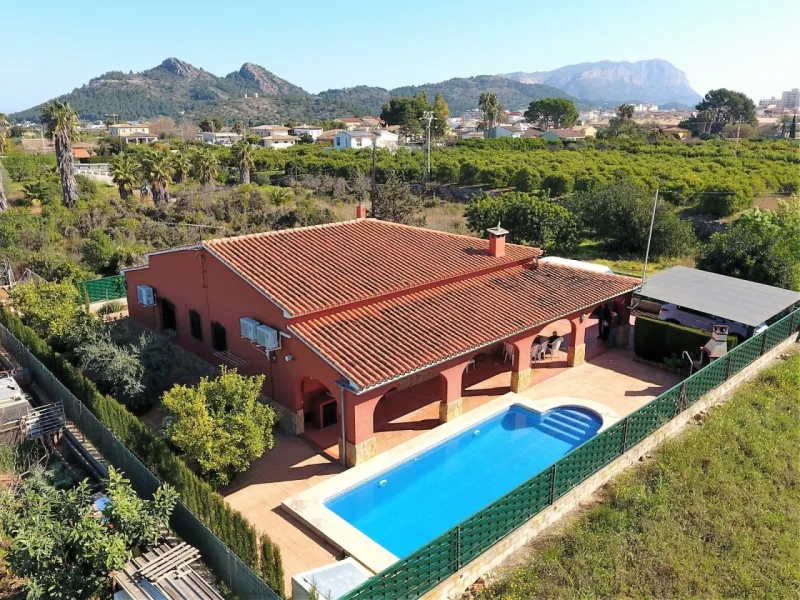  - Haus kaufen in Pedreguer - Schöner spanischer Stil Finca mit Pool, Grill, Garage, Carport, Klimaanlagen, zu Fuß in die Stadt.