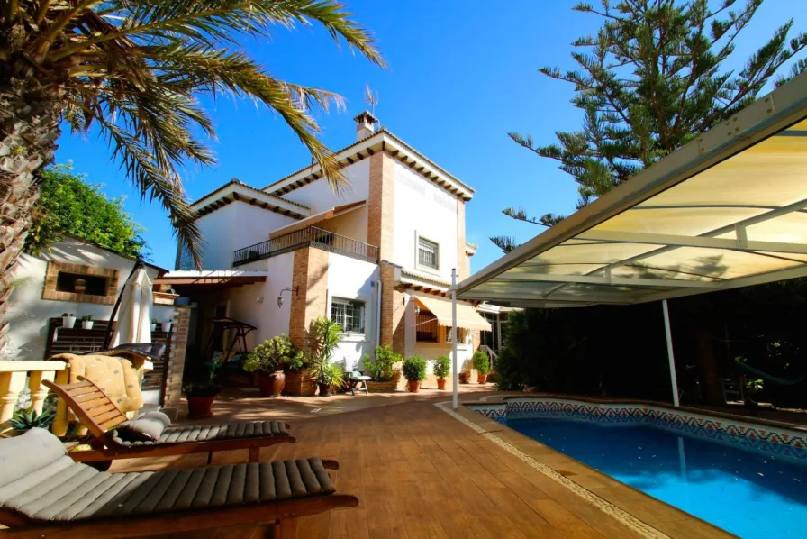  - Haus kaufen in Torrevieja - Exklusive Villa mit 6 Schlafzimmern und beheiztem Privatpool