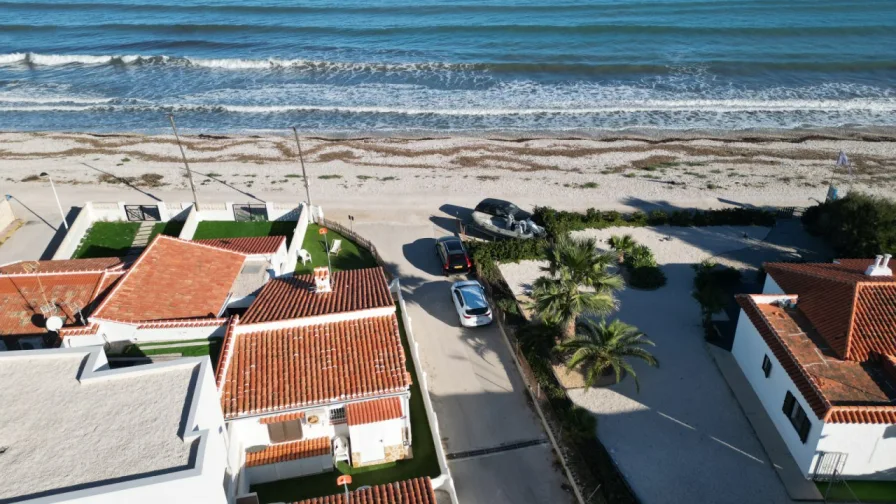  - Haus kaufen in Els Poblets - Strandhaus direkt am Strand von Els Poblets mit 2 Schlafzimmern mit unschlagbarem Blick auf das Meer