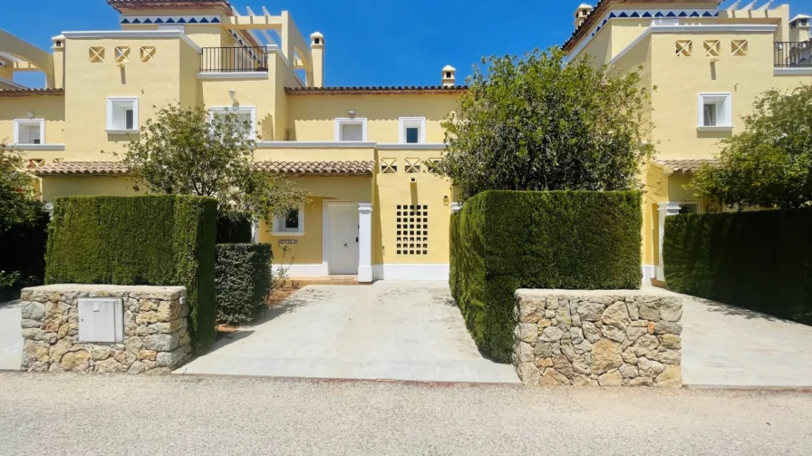  - Haus kaufen in Denia - Schönes, gepflegtes Reihenhaus mit Gemeinschaftspool in begehrter Lage nahe Golfplatz in La Sella