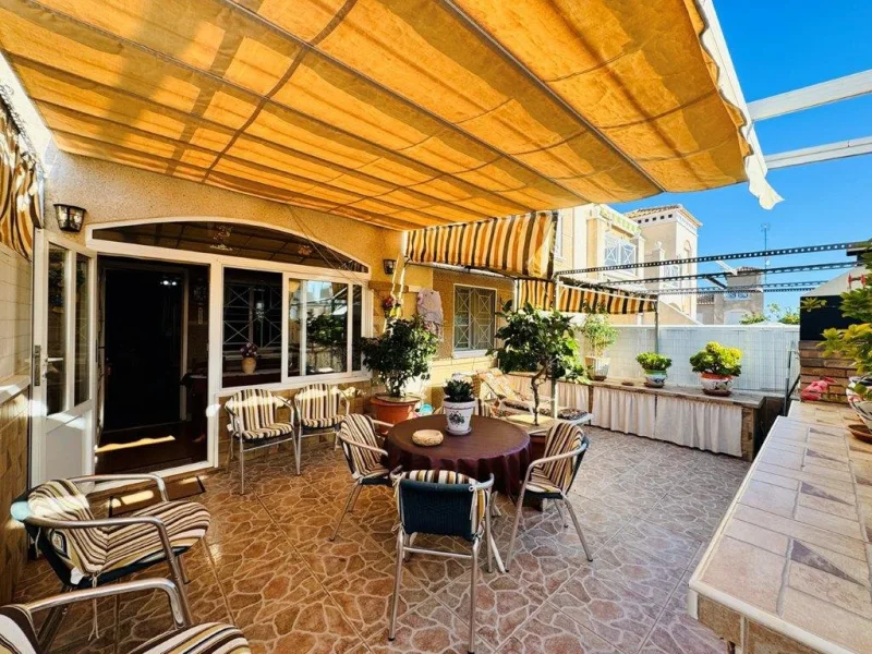  - Haus kaufen in Torrevieja - Reihenhaus mit großzügiger Terrasse in Altos de la Bahía nur 600 m vom Strand