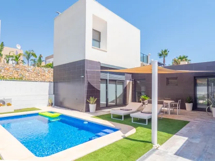  - Haus kaufen in Algorfa - Moderne Villa mit 3 Schlafzimmern, 2 Bädern und Gemeinschaftspool im La Finca Golf Resort