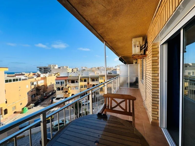  - Wohnung kaufen in La Mata - Appartement mit 2 Schlafzimmern, 1 Badezimmer, großer Terrasse und Meerblick nur 200 m vom Strand