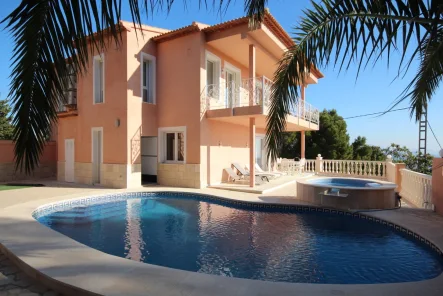  - Haus kaufen in Calpe - Schöne und sehr geräumige Villa, mit weitem Blick auf Calpe und den berühmten Ifach-Felsen