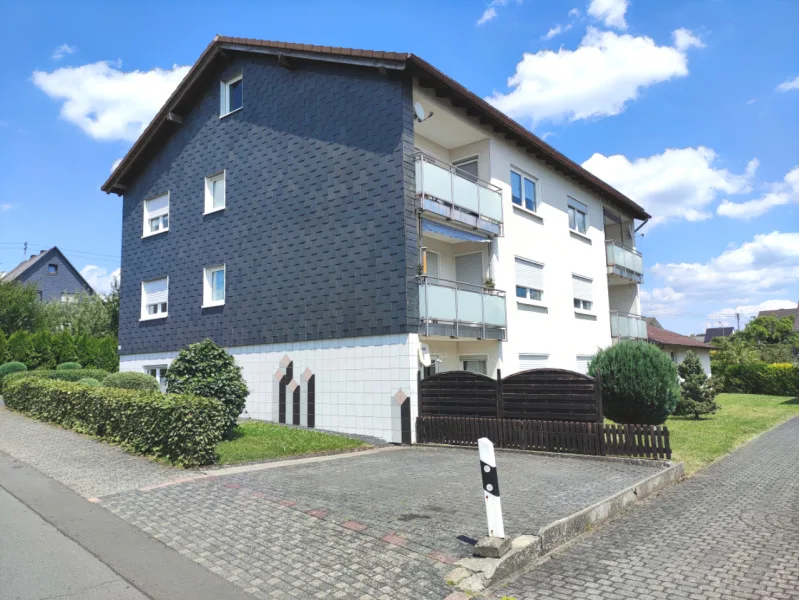 Hausansicht - Wohnung mieten in Nauroth - Schöne 3-Zimmerwohnung mit Terrasse in Nauroth!