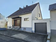 Einfamilienhaus mit Garage