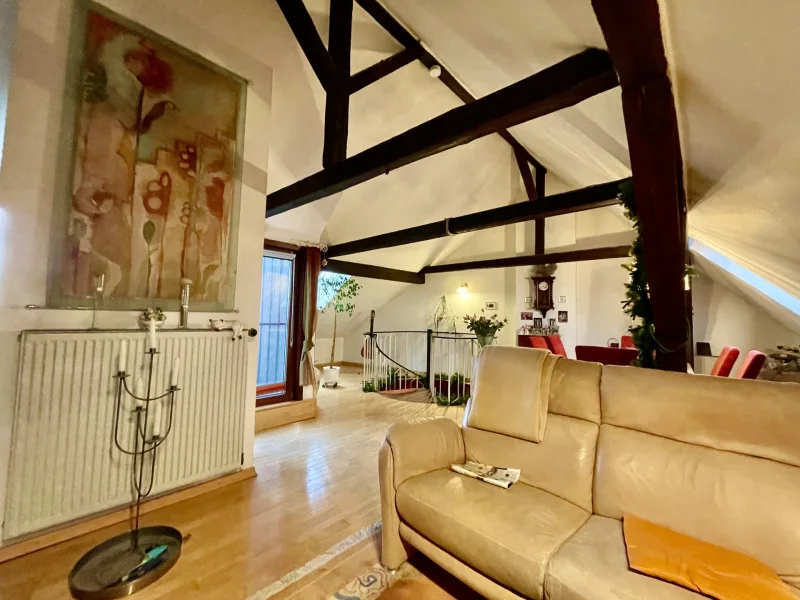 Wohnbereich DG - Wohnung kaufen in Hannover - RUDNICK bietet LIST-MAISONETTE mit Dachterrasse in Gründerzeithaus