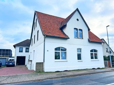 Hausansicht - Haus kaufen in Wunstorf - RUDNICK bietet 3 Familienhaus als interessante Kapitalanlage