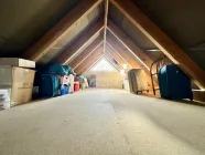 großer Dachboden / Stauraum