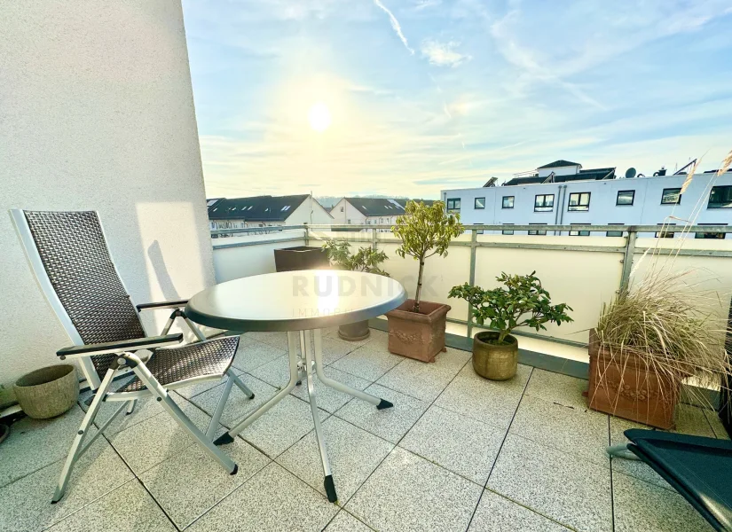 Balkon - Wohnung kaufen in Seelze - Rudnick bietet MODERN + AUFZUG: Gut geschnittene Eigentumswohnung mit guten energetischen Werten