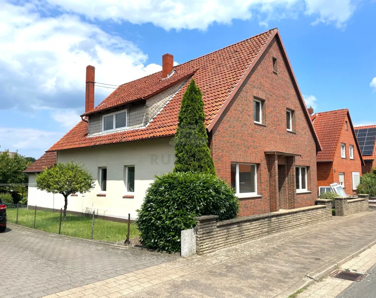 Außenansicht - Haus kaufen in Wunstorf - RUDNICK bietet GÜNSTIG: Ein- oder Zweifamilienhaus für Macher in Steinhude!