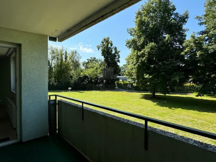 Blick vom Balkon - Wohnung kaufen in Wunstorf - RUDNICK bietet ZENTRALE LAGE: Schöne 3-Zimmer Wohnung mit Balkon und Lift