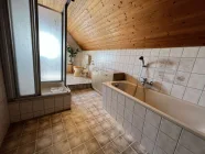 Badezimmer mit Wanne/Dusche Wohnung 1 