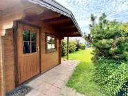 Gartenhaus mit Blick in den Garten