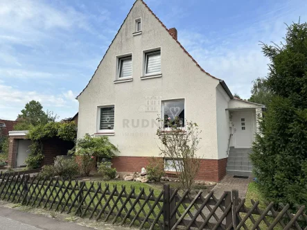 Hausansicht - Haus kaufen in Wunstorf - RUDNICK bietet CHARMANTES Einfamilienhaus in der Kernstadt!