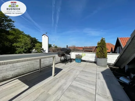 Dachterrasse 2 - Wohnung kaufen in Wunstorf - RUDNICK bietet MAISONETTE NÄHE MEER + separates BÜRO + optional 2 Fe.Wo´s + Grg.