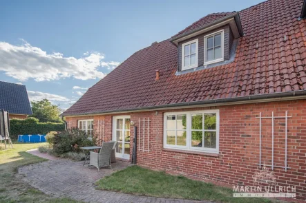 Hausansicht seitlich - Haus kaufen in Winsen (Luhe) - ++Einfamilienhaus-Idyll++ ++PLATZWUNDER++ Natur Pur++