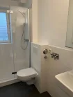 frisch saniertes Duschbad