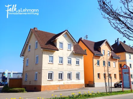 Objektansicht - Haus kaufen in Göppingen - +++ sonniges 3-Fam.-Haus mit Garten, Garage und Einbauküche in Göppingen zu verkaufen  +++