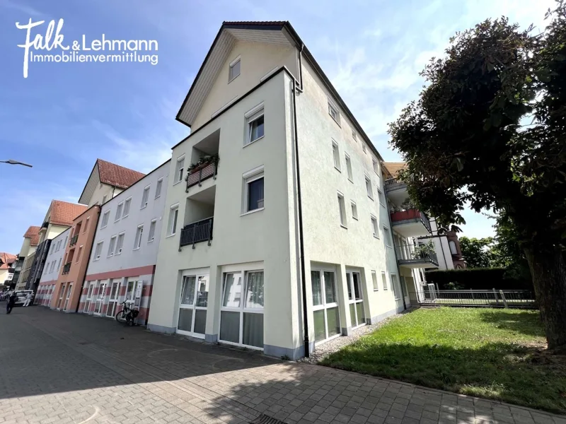 Ansicht - Wohnung kaufen in Gengenbach - +++ sonnige und barrierefreie 2-Zimmerwohnung mit Balkon, EBK und Stellplatz in zentraler Lage  +++