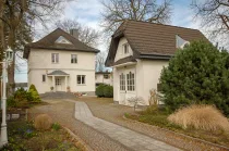 Villa und Garage