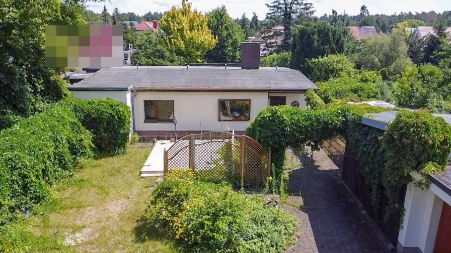 Vorderansicht - Haus kaufen in Erkner - Sanierungsbedürftiges Haus auf großem, idyllischem Grundstück in Karutzhöhe!