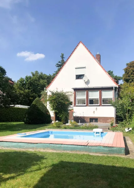 Ansicht aus dem Garten - Haus kaufen in Schöneiche - Ihr Traumhaus in Fichtenau – Historischer Charme trifft moderne Möglichkeiten!