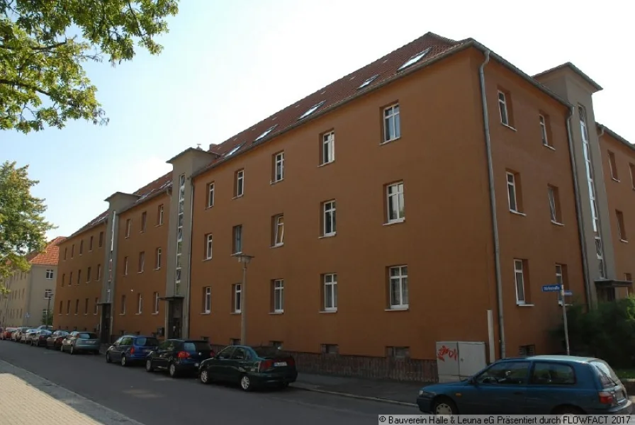 Vorderansicht - Wohnung mieten in Halle (Saale) - Wunderschöne großgeschnittene 2 Raumwohnung mit Dachgeschoss-Charme