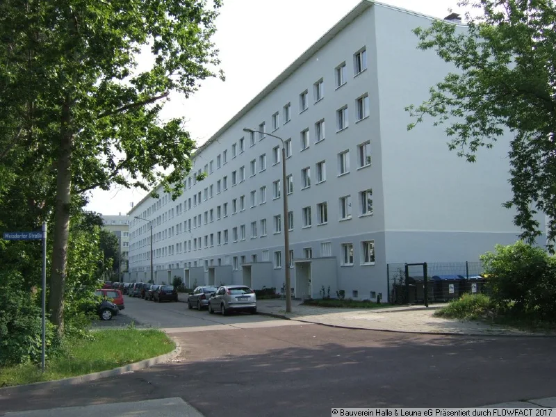 Vorderansicht - Wohnung mieten in Halle (Saale) - Sanierte 1-Raum-Wohnung mit großem Balkon!