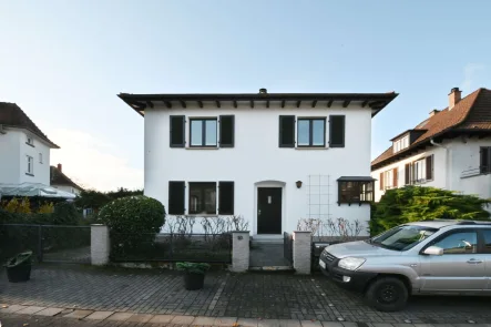 Hausansicht-Eingang - Haus mieten in Weinheim - freistehendes Einfamilienhaus mit Garten, Kamin und viel Platz in ruhiger Lage von Weinheim