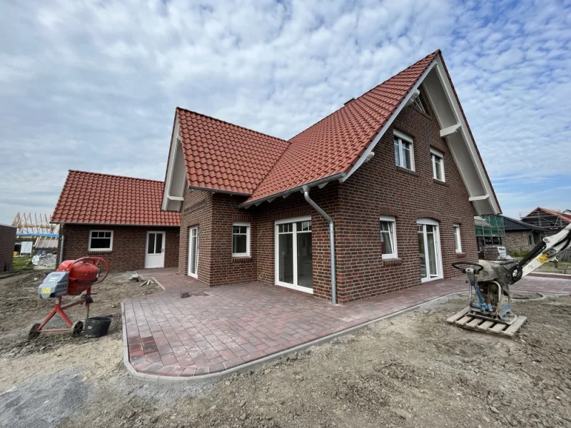 Gartenansicht - Wohnung mieten in Wangerland / Hohenkirchen - Neubauwohnung im Erdgeschoss mit großer Garage und Garten