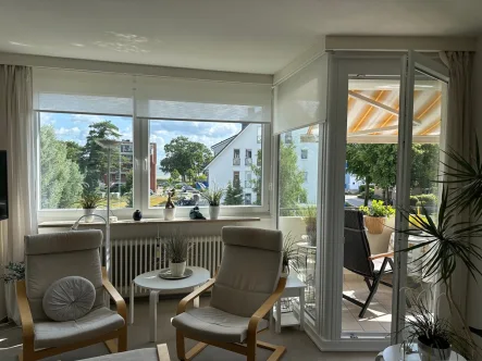 Ausblick zum Balkon - Wohnung kaufen in Scharbeutz - Liebevoll eingerichtetes Ferienapartment mit Teilblick auf die Ostsee