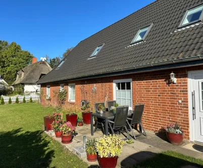 Außenansicht - Haus kaufen in Lensahn OT Sipsdorf - Liebevoll modernisiertes Landhaus mit 3 Wohneinheiten und vielseitigem Potenzial