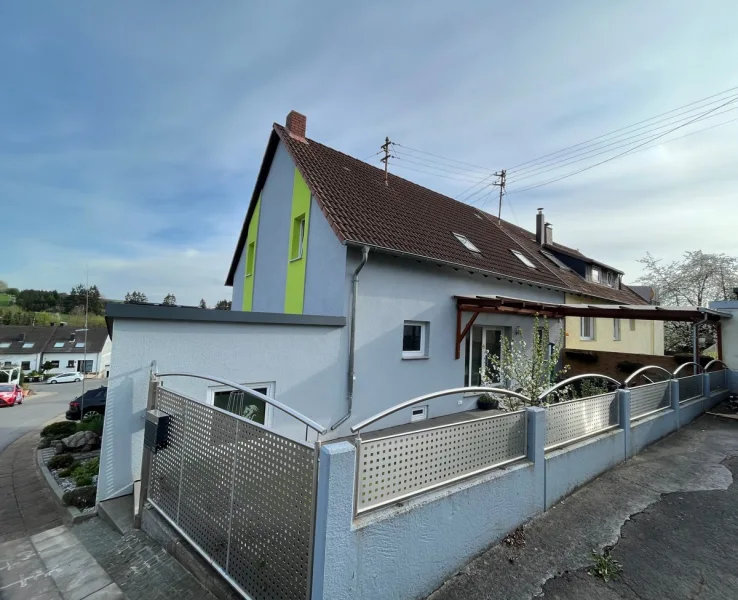 Ansicht  - Haus kaufen in Heusweiler - Schönes Einfamilienhaus mit kleinen Garten in Heusweiler