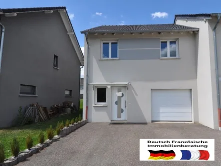 Ansicht - Haus kaufen in Bousbach - Modernes Einfamilienhaus mit Garage in Bousbach