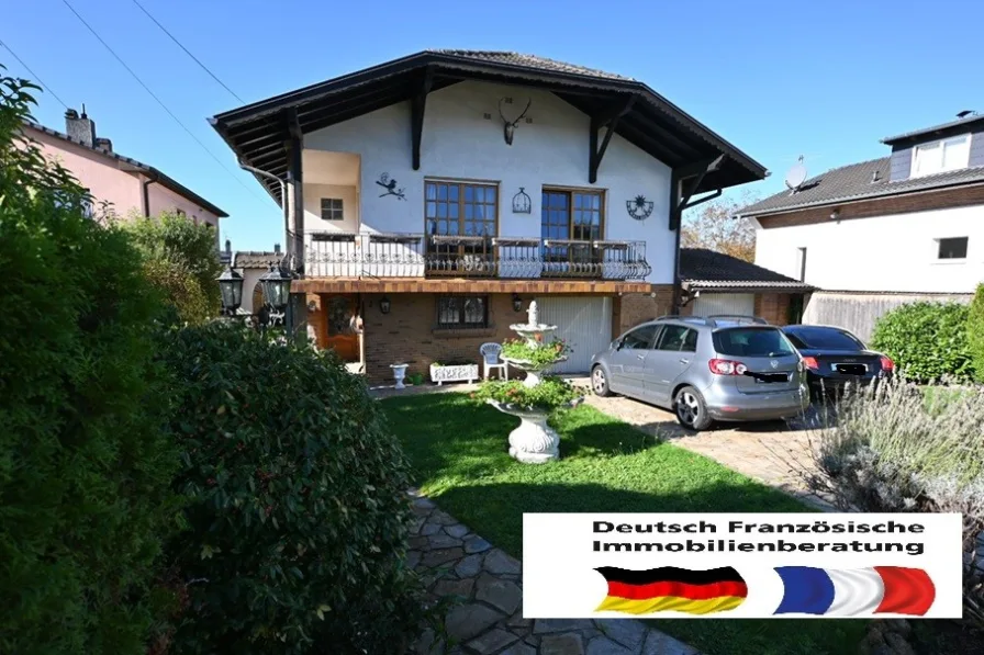 Ansicht - Haus kaufen in Schoeneck - Freistehendes Einfamilienhaus mit Garage in Schoeneck