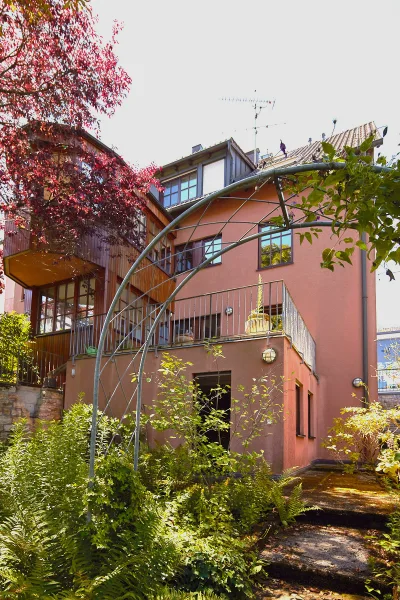 Architektenhaus mit viel Potenzial - Haus kaufen in Stuttgart - Architektenhaus mit Luftschutzraum - ca. 400qm Wohnfl. + 972qm Grundstück + 4 Garagen