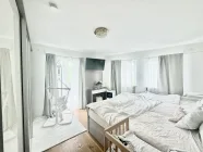 Schlafzimmer mit ca. 19 m²