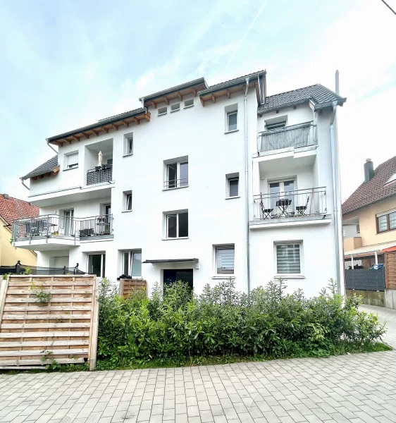 Hausansicht - Wohnung mieten in Korb - Große 3 Zimmer-Wohnung mit 2 Balkone