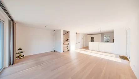 helle Räume - Haus kaufen in Stuttgart - Modernes und neuwertiges Reiheneckhaus ***SAUNA**GARAGE**GARTEN***