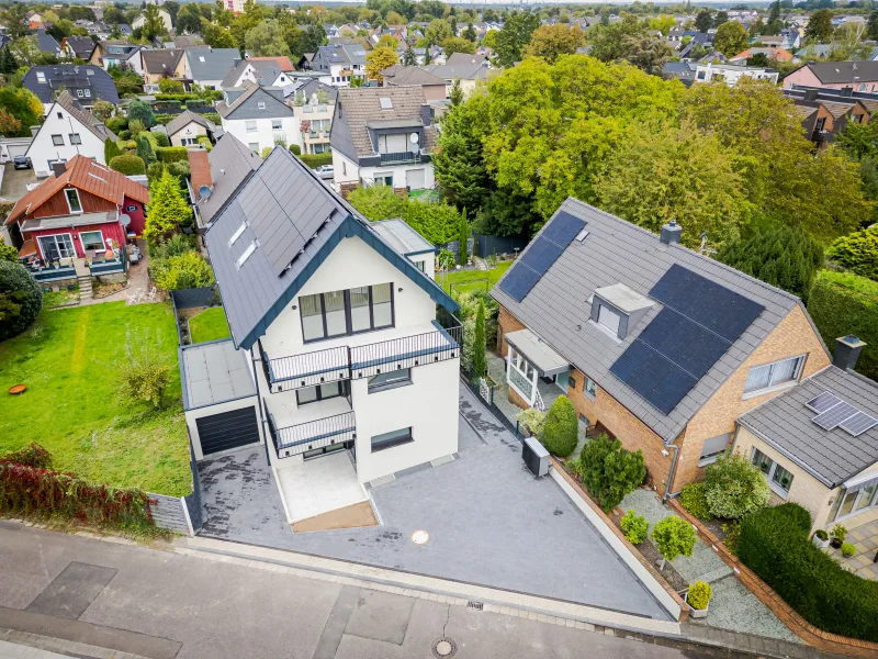 Drohne links3 - Haus kaufen in Pulheim - ERSTBEZUG in zentraler Lage: 3- Familienhaus in ruhiger Lage ****Wärmepumpe**** GARAGE******PV*****