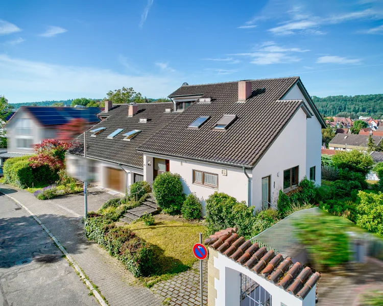 Drohnenansicht - Haus kaufen in Esslingen - Tolles Haus in ruhiger Lage mit ansprechender Architektur ++SPLIT-LEVEL++